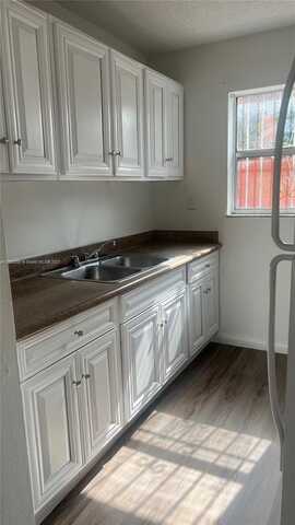 1029 NW 5th St, Miami, FL 33128