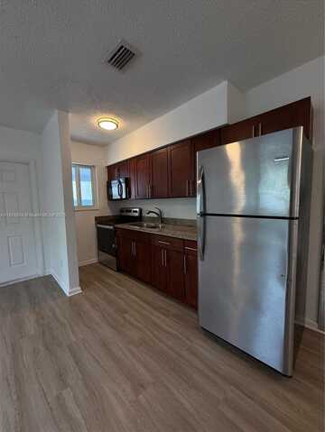 5515 NW 6th Pl, Miami, FL 33127
