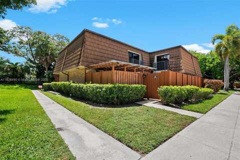 9112a SW 20th St, Davie, FL 33324