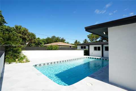 2573 Conroy Dr, North Palm Beach, FL 33403