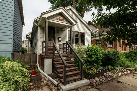 2437 N Pierce St, Milwaukee, WI 53212