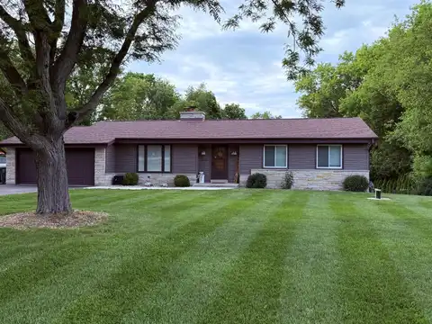 19330 W Hillcrest Dr, New Berlin, WI 53146