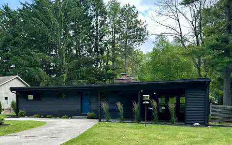 5107 S 9th St, Sheboygan, WI 53081