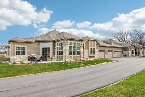 W139s9977 Jay Dr, Muskego, WI 53150