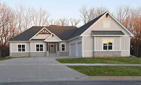 W252n5592 Crescent Hill Dr, Sussex, WI 53089