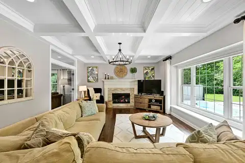 13530 W Edgewood Ct, New Berlin, WI 53151
