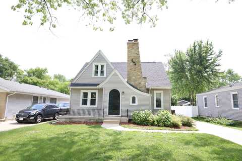 1522 S Sunny Slope Rd, New Berlin, WI 53151