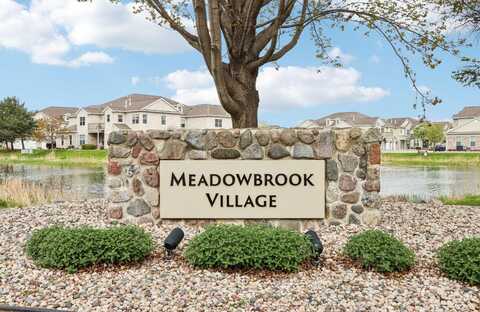 N16w26500 Meadowgrass Cir, Pewaukee, WI 53072
