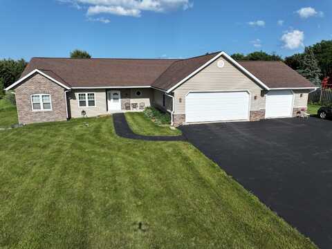 1522 Indian Hill Dr, Grafton, WI 53024