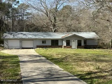 2728 Dogwood Lane, Moss Point, MS 39562