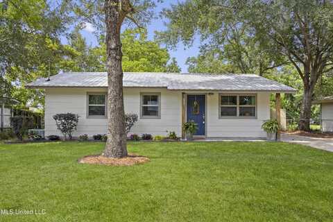 133 Hickory Drive, Ocean Springs, MS 39564