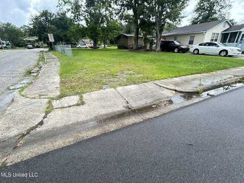 1306 Dupont Avenue, Pascagoula, MS 39567