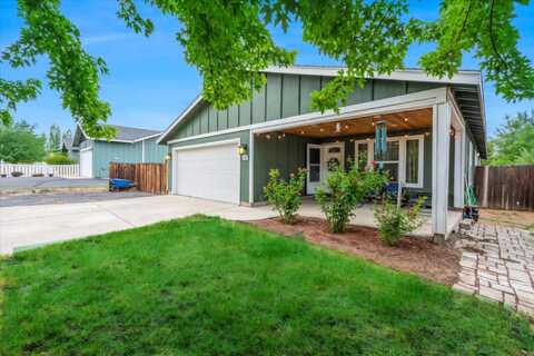 2555 SW Timber Avenue, Redmond, OR 97756
