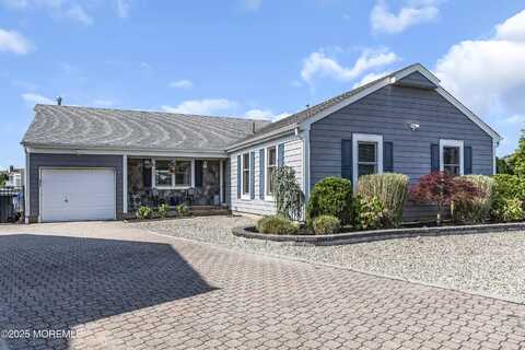 36 Freeman Court, Toms River, NJ 08753