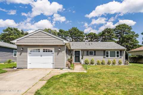 24 Innsbruck Drive, Toms River, NJ 08757