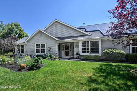 17 Strawberry Lane, Lakewood, NJ 08701