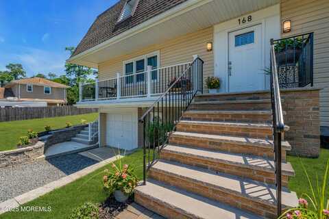 168 Leonardville Road, Belford, NJ 07718