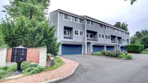 27 Richard Court, Princeton, NJ 08540