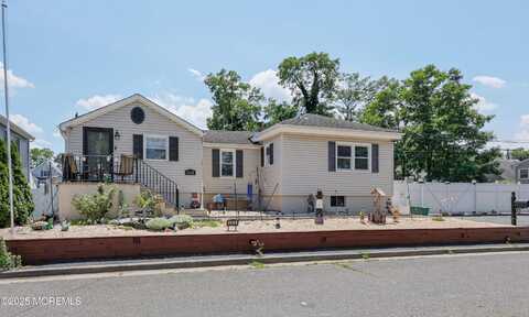 264 Linden Avenue, North Middletown, NJ 07748