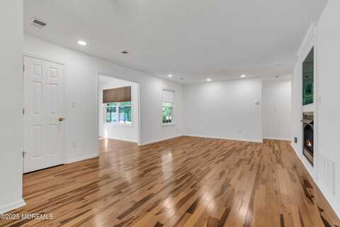 32 Frontier Way, Tinton Falls, NJ 07753