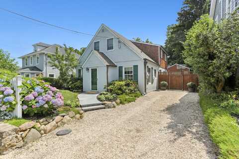 27 Soundview Avenue, Locust Valley, NY 11560