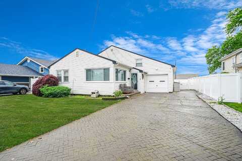 150 Pratt Street, West Babylon, NY 11704