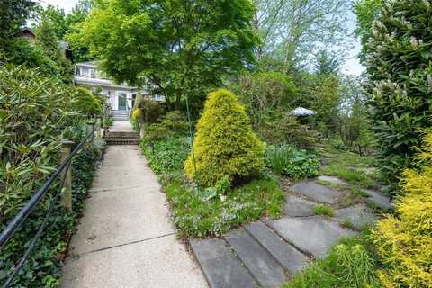 32 Crescent Drive, Huntington, NY 11743
