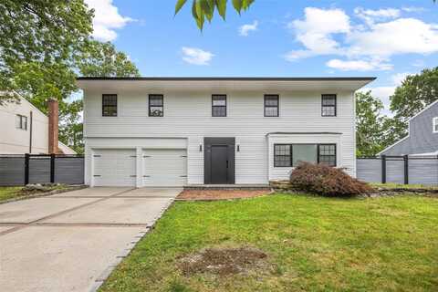26 Roseanne Drive, Woodbury, NY 11797