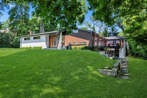 3 Horseshoe Lane, Great Neck, NY 11020