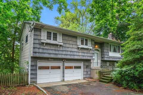 12 Ursular Court, Smithtown, NY 11787