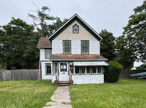 21 Lake Avenue, Center Moriches, NY 11934