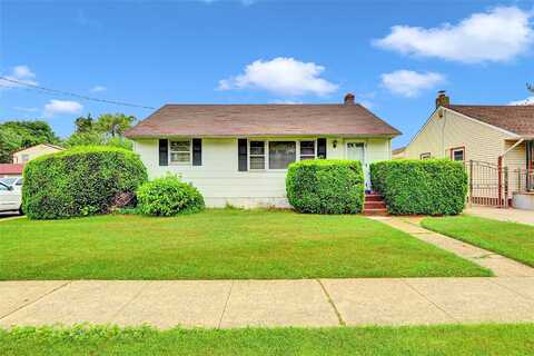 70 Nevada Street, Hicksville, NY 11801