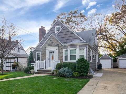 13 Parkview, Malverne, NY 11565