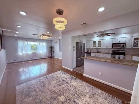 14 Hilton Court, Hicksville, NY 11801