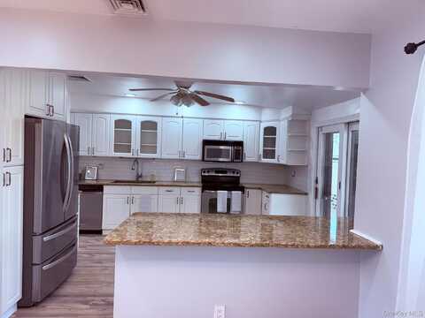 14 Hilton Court, Hicksville, NY 11801