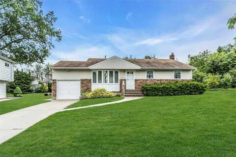 7 Edison Drive, Plainview, NY 11803