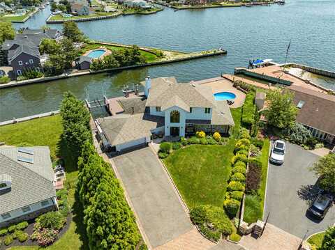 79 Tahlulah Lane, West Islip, NY 11795