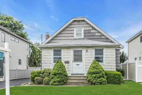 274 N Michigan Avenue, Massapequa, NY 11758