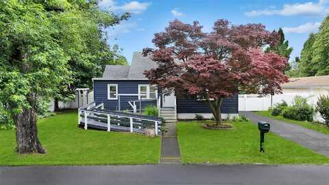 17 Pinetree Drive, Shirley, NY 11967