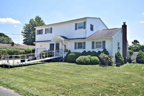 542 Outlook Avenue, West Babylon, NY 11704