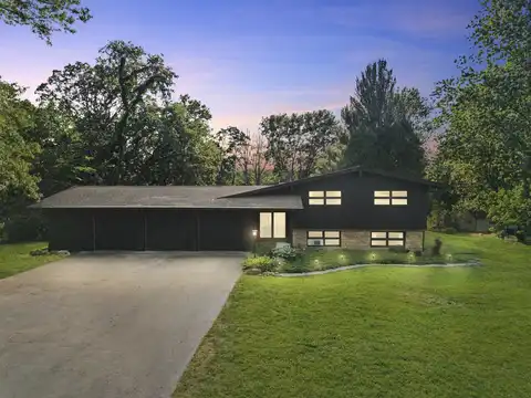 2494 Shepard Drive, Freeport, IL 61032