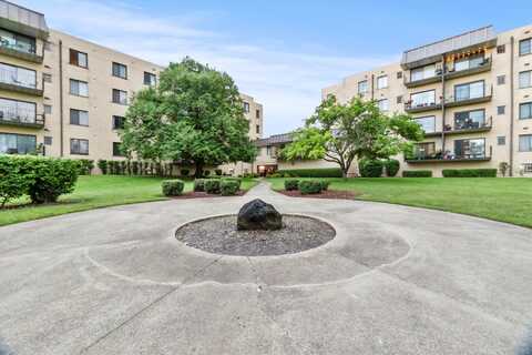 5840 W 104th Street, Oak Lawn, IL 60453