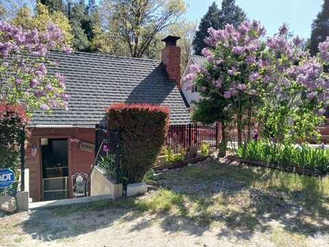 23683 Manzanita Drive, Crestline, CA 92325