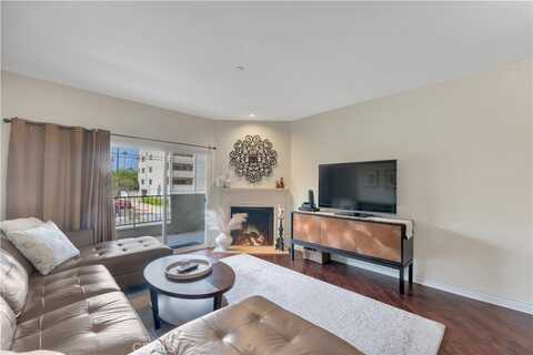 13200 Moorpark Street, Sherman Oaks, CA 91423