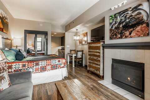 50 Hillside Drive #304, Mammoth Lakes, CA 93546