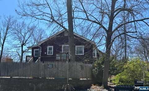 11 Oak Street, Wanaque, NJ 07420