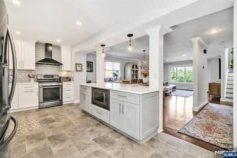 296C Undercliff Avenue, Edgewater, NJ 07024