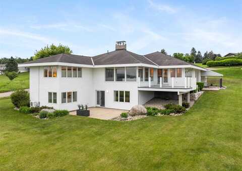 908 Country, Petoskey, MI 49770