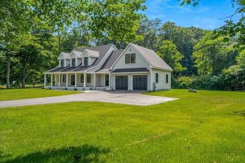 195 Amesbury Road, Kensington, NH 03833