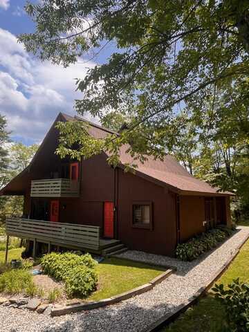 401 Village Road, Warren, VT 05674